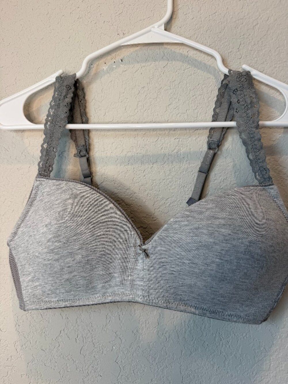 NWOT Aeire Grey Wireless Push Up Bra Size 36B